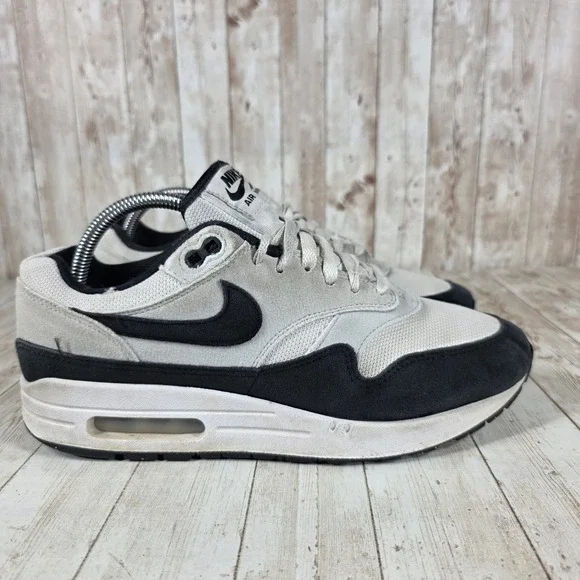 Nike | Shoes | Nike Air Max Sneakers Mens Size 9 White Black  display picture 3